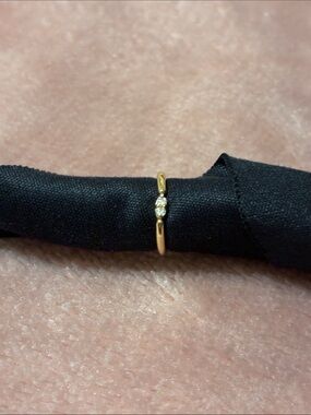 14k Yellow Gold Ear Ring with Diamonds: perfect for upper helix 👂 💎